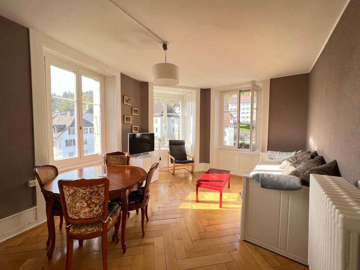 Le Locle : Bel Appartement Chaleureux ภายนอก รูปภาพ