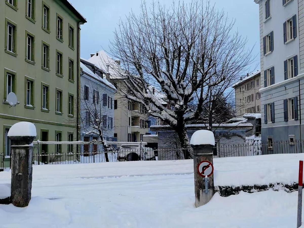 Le Locle : Bel Appartement Chaleureux ภายนอก รูปภาพ
