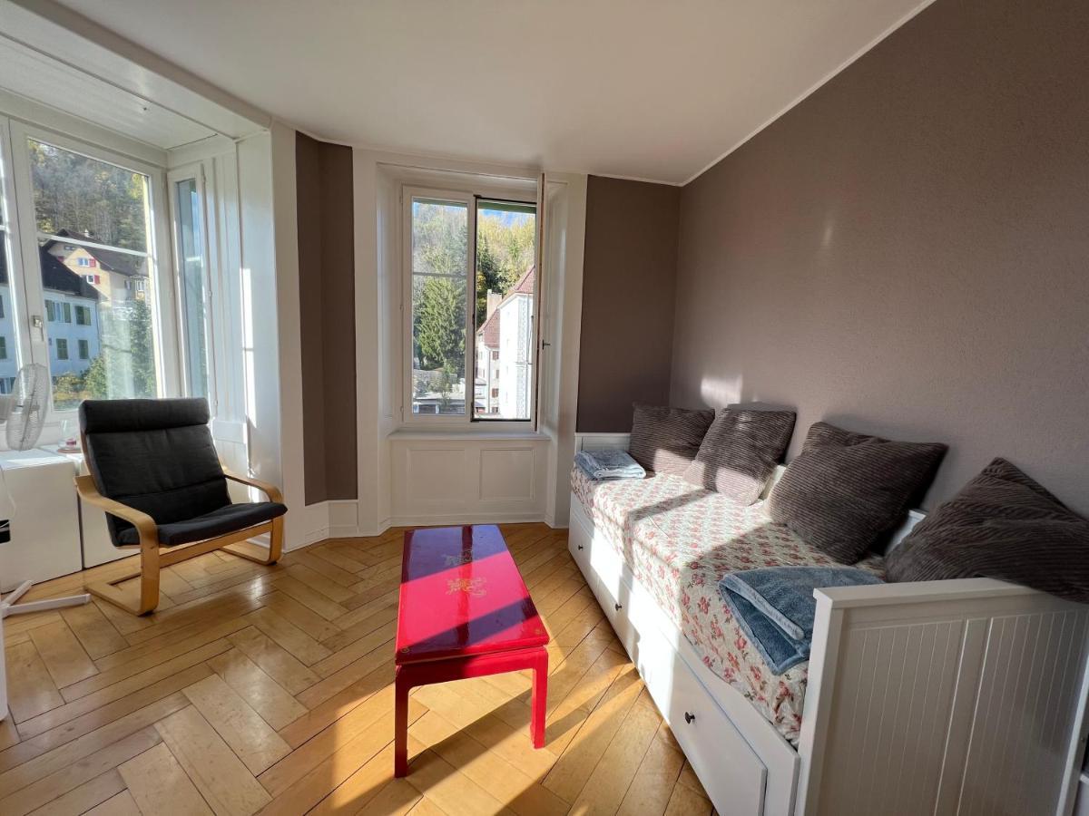 Le Locle : Bel Appartement Chaleureux ภายนอก รูปภาพ